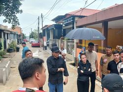 Amsakar-Claudia Bantu Warga Terdampak Longsor di Batam