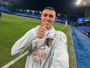 Phil Foden pun Tersenyum Kembali Phil Foden pun Tersenyum Kembali