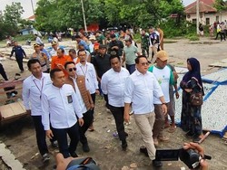 Pj Gubernur Jatim Tinjau Lokasi Terdampak Puting Beliung di Pasuruan
