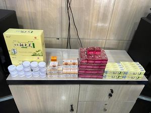 Polisi Temukan 118 Kosmetik Ilegal di OKU Timur, Pemilik Toko Diamankan Polisi Temukan 118 Kosmetik Ilegal di OKU Timur, Pemilik Toko Diamankan