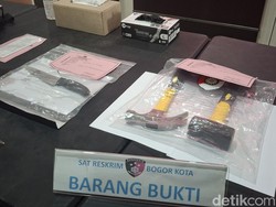 Majikan Pembunuh Satpam Sempat Pecahkan Kaca Jendela Kamar Ibunya Pakai Palu