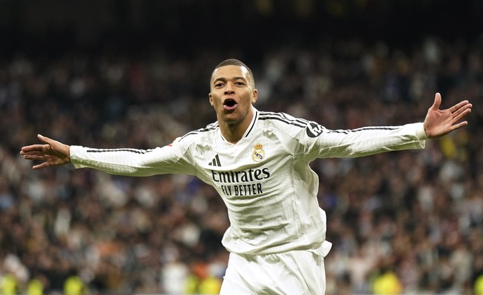 Soccer Football - LaLiga - Real Madrid v Las Palmas - Santiago Bernabeu, Madrid, Spain - January 19, 2025 Real Madrid's Kylian Mbappe celebrates scoring their third goal REUTERS/Ana Beltran