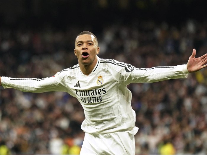 Soccer Football - LaLiga - Real Madrid v Las Palmas - Santiago Bernabeu, Madrid, Spain - January 19, 2025 Real Madrid's Kylian Mbappe celebrates scoring their third goal REUTERS/Ana Beltran