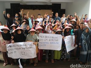 Warga Pundenrejo Geruduk DPRD Pati Buntut Polemik Tanah Nenek Moyang Warga Pundenrejo Geruduk DPRD Pati Buntut Polemik Tanah Nenek Moyang