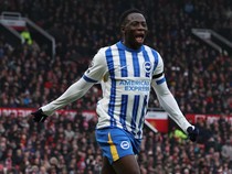 Manajer Brighton Berusaha Tahan Minteh dari Godaan Liverpool