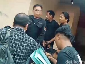 Polisi Amankan 2 Oknum LSM Peras Kades di Probolinggo Polisi Amankan 2 Oknum LSM Peras Kades di Probolinggo