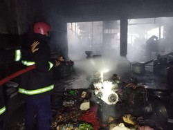 Rumah Makan Padang di Ambon Terbakar Akibat Ledakan Kompor