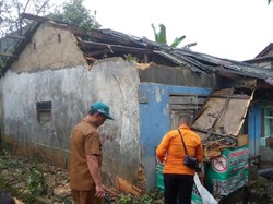 11 Bangunan di Ciawi Bogor Rusak Diterjang Angin Kencang