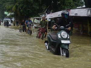 Penampakan Banjir di Kendal Akibat Jebolnya Tanggul Kali Bodri Penampakan Banjir di Kendal Akibat Jebolnya Tanggul Kali Bodri