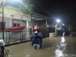 Diguyur Hujan Lebat, Sejumlah Wilayah di Semarang Banjir-Warga Mengungsi