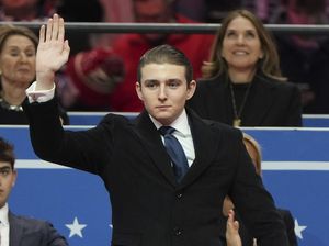 Barron Trump Tutup Satu Lantai Gedung Trump Tower untuk Kencan dengan Pacar Barron Trump Tutup Satu Lantai Gedung Trump Tower untuk Kencan dengan Pacar