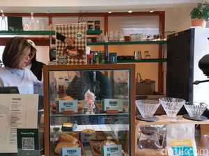 Coffee Eiji, Kedai Ngopi Hits Bandung Bertema City Pop Jepang Coffee Eiji, Kedai Ngopi Hits Bandung Bertema City Pop Jepang