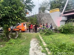 Cewek ABG Lompat dari Jembatan Jurug Solo Cewek ABG Lompat dari Jembatan Jurug Solo