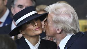 8 Foto Melania Trump saat Suaminya Jadi Presiden AS Lagi, Topi Disorot