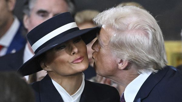 8 Foto Melania Trump saat Suaminya Jadi Presiden AS Lagi, Topi Disorot