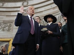 Donald Trump Ucap Sumpah Jabatan, Resmi Jadi Presiden AS Donald Trump Ucap Sumpah Jabatan, Resmi Jadi Presiden AS