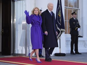 Arti Ungu di Gaya Terakhir Jill Biden Sebagai Ibu Negara, Simbol Persatuan Arti Ungu di Gaya Terakhir Jill Biden Sebagai Ibu Negara, Simbol Persatuan