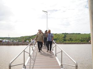 Iqbal Bakal Kembangkan Teluk Saleh Sumbawa Jadi Destinasi Wisata Kelas Dunia Iqbal Bakal Kembangkan Teluk Saleh Sumbawa Jadi Destinasi Wisata Kelas Dunia