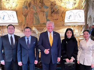 Hary Tanoe Hadiri Pelantikan Donald Trump, Sempat Bertemu Mukesh Ambani Hary Tanoe Hadiri Pelantikan Donald Trump, Sempat Bertemu Mukesh Ambani