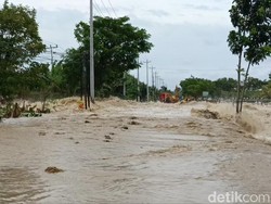 Kondisi Jalan Semarang-Purwodadi Kebonagung Putus Total Akibat Tanggul Jebol