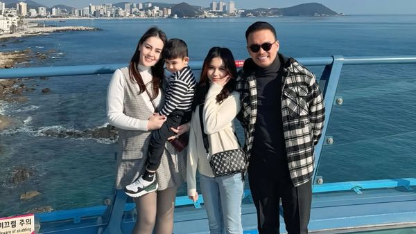 7 Foto Jennifer Dunn & Faisal Haris Liburan ke Korea, Paras Anak Curi Atensi