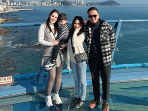 7 Foto Jennifer Dunn & Faisal Haris Liburan ke Korea, Paras Anak Curi Atensi 7 Foto Jennifer Dunn & Faisal Haris Liburan ke Korea, Paras Anak Curi Atensi