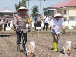 Sinergitas Kapolda-Pj Gubernur Jatim Tanam Jagung 1 Juta Ha di Blitar