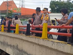 Kapolres Cek Lokasi Banjir di Bangkalan, Ini Hasilnya Kapolres Cek Lokasi Banjir di Bangkalan, Ini Hasilnya