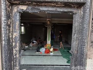 Meski Api Melalap Permukiman Kemayoran Gempol, Musala-Al-Quran Ini Aman Meski Api Melalap Permukiman Kemayoran Gempol, Musala-Al-Quran Ini Aman