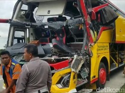 Bus Peziarah Asal Cilacap Kecelakaan di Tol Ngawi, Belasan Penumpang Luka