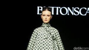 10 Koleksi Buttonscarves 2025 Hadirkan Busana Monogram Ikonik