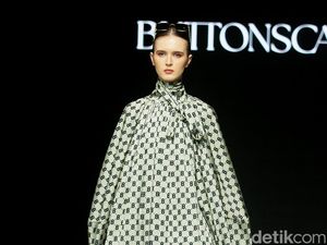 10 Koleksi Buttonscarves 2025 Hadirkan Busana Monogram Ikonik