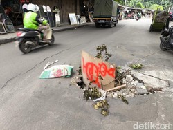 Waspada! Ada Lubang Menganga di Jalan Sukalila Selatan