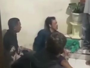 Motor Dibakar, Maling Jeruk di Kota Batu Babak Belur Dihajar Massa Motor Dibakar, Maling Jeruk di Kota Batu Babak Belur Dihajar Massa