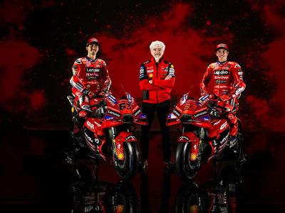 Merah Merona! Tampilan Perdana Marquez Jadi Rekan Bagnaia di Ducati