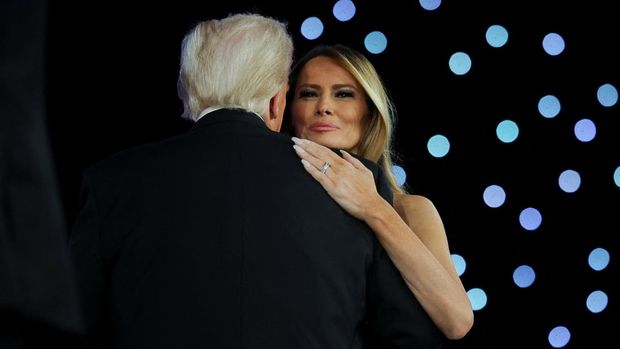 U.S. President Donald Trump and his wife First Lady Melania Trump dance during the Liberty Ball on Inauguration Day of Donald Trump's second presidential term in Washington, U.S., January 20, 2025. REUTERS/Carlos Barria