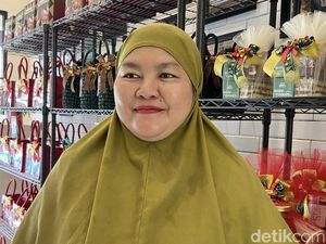 Pedagang Hampers di Surabaya Kebanjiran Order Jelang Imlek Pedagang Hampers di Surabaya Kebanjiran Order Jelang Imlek
