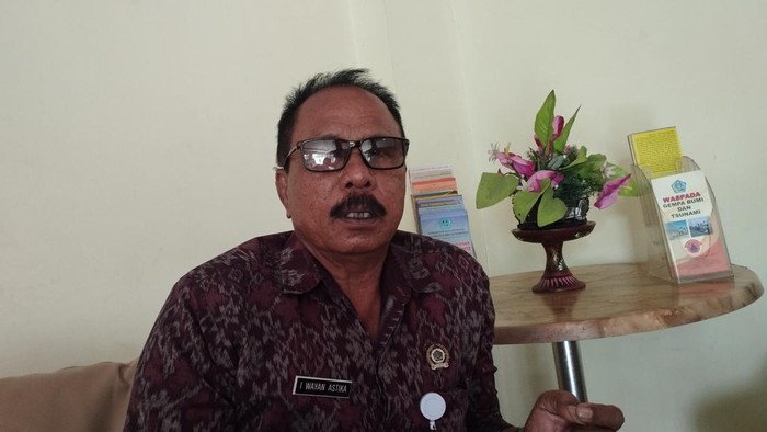 Perbekel Ubung Kaja, Denpasar, I Wayan Astika, di saat dijumpai di kantornya, Selasa (21/1/2025). (Rizki Setyo/detikBali) Perbekel Ubung Kaja, Denpasar, I Wayan Astika, di saat dijumpai di kantornya, Selasa (21/1/2025). (Rizki Setyo/detikBali)