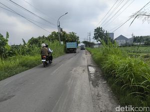 Kritik Menohok DPRD Soal Jalan di Gresik yang Mudah Rusak Kritik Menohok DPRD Soal Jalan di Gresik yang Mudah Rusak