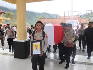 Duka Polri Usai 2 Personel Gugur Ditembak KKB di Papua Dalam 4 Hari Duka Polri Usai 2 Personel Gugur Ditembak KKB di Papua Dalam 4 Hari