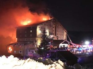 Resor Ski Turki Kebakaran Saat Tengah Malam, 10 Tamu Tewas!