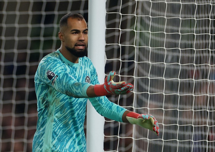Soccer Football - Premier League - Chelsea v AFC Bournemouth - Stamford Bridge, London, Britain - January 14, 2025 Chelseas Robert Sanchez reacts REUTERS/Isabel Infantes EDITORIAL USE ONLY. NO USE WITH UNAUTHORIZED AUDIO, VIDEO, DATA, FIXTURE LISTS, CLUB/LEAGUE LOGOS OR LIVE SERVICES. ONLINE IN-MATCH USE LIMITED TO 120 IMAGES, NO VIDEO EMULATION. NO USE IN BETTING, GAMES OR SINGLE CLUB/LEAGUE/PLAYER PUBLICATIONS. PLEASE CONTACT YOUR ACCOUNT REPRESENTATIVE FOR FURTHER DETAILS..