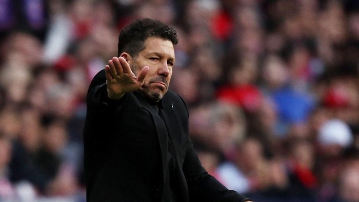 Soccer Football - LaLiga - Atletico Madrid v Osasuna - Metropolitano, Madrid, Spain - January 12, 2025 Atletico Madrid coach Diego Simeone reacts REUTERS/Violeta Santos Moura