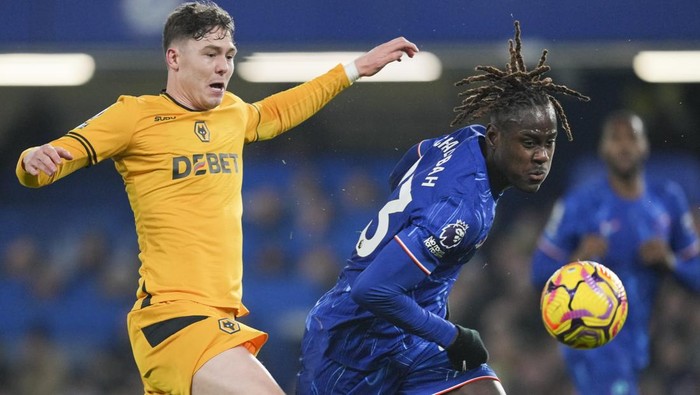 Chelseas Trevoh Chalobah, right, duels for the ball with Wolverhampton Wanderers Jorgen Strand Larsen during the English Premier League soccer match between Chelsea and Wolverhampton at Stamford Bridge stadium in London, Monday, Jan. 20, 2025. (AP Photo/Kin Cheung)