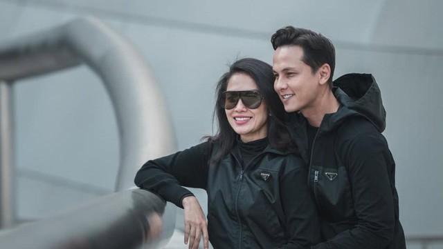 Gosip Terkini Selebriti Insertlive : Lama Tak Muncul di Layar Kaca, Ussy Sulistiawaty Fokus Habiskan Waktu dengan Anak