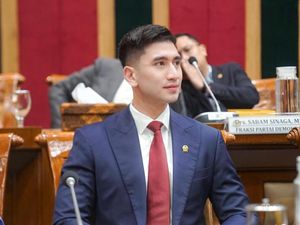 Reaksi Verrell Bramasta Lihat Demo PNS Kemendiktisaintek Reaksi Verrell Bramasta Lihat Demo PNS Kemendiktisaintek