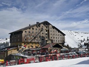 76 Orang Tewas dalam Kebakaran Hotel Resor Ski Turki 76 Orang Tewas dalam Kebakaran Hotel Resor Ski Turki