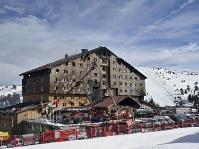 76 Orang Tewas dalam Kebakaran Hotel Resor Ski Turki
