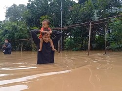 Banjir Setinggi Pinggang Orang Dewasa Rendam 3 Desa di Jombang