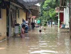 Bengawan Solo Meluap Rendam Sejumlah Permukiman di Bojonegoro